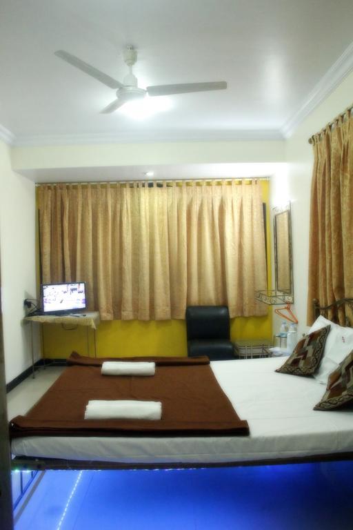 Hotel Shanti Palace มหาบาเลชวาร์ ภายนอก รูปภาพ